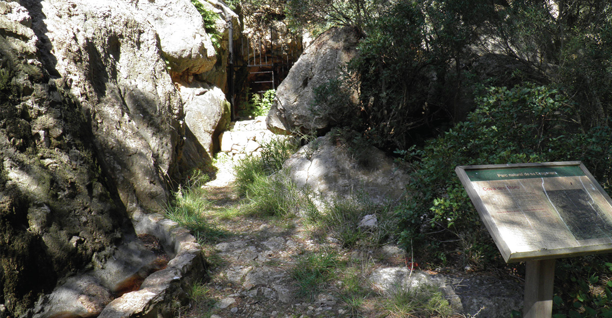 Exterior de la cova des Moro